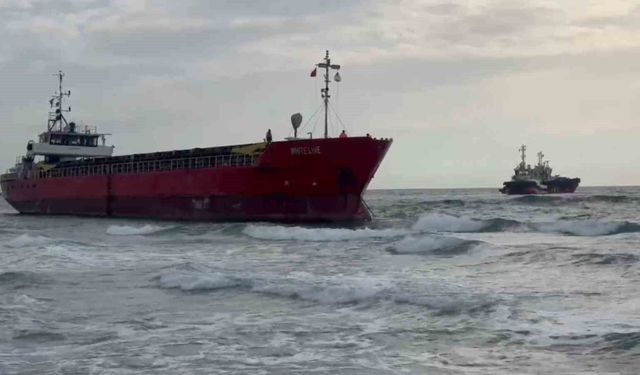 Tekirdağ'da karaya oturan gemi kurtarıldı