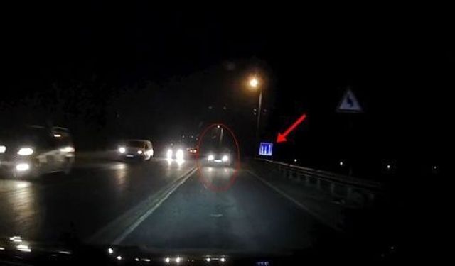 Tekirdağ'da otomobil bir anda kayarak savruldu: Kazanın kıl payı atlatıldığı anlar kamerada