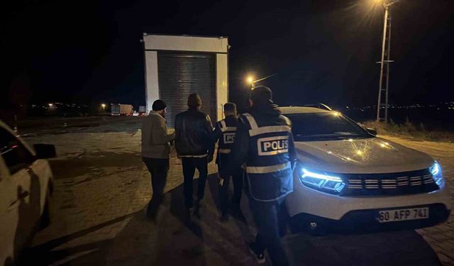 Tokat'ta durdurulan otobüste 5 kaçak göçmen yakalandı