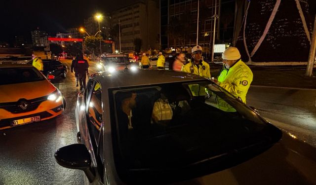 Trafik uygulamasında alkollü çıktı, gazeteciye saldırdı