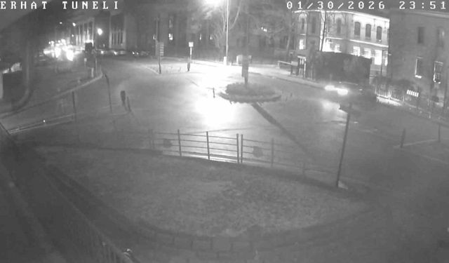 Tünelden hızla çıkıp binanın duvarına çarptı