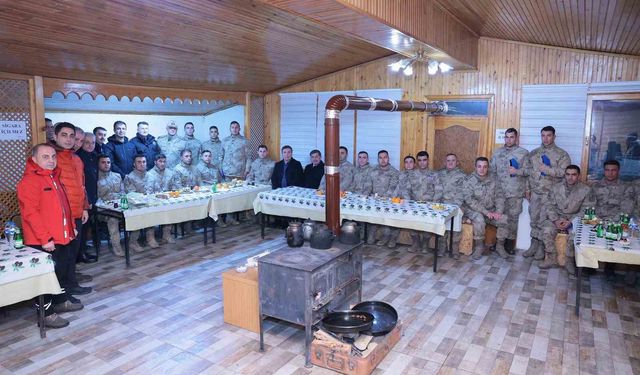 Vali Aydoğdu'dan Jandarma Komando Asayiş Bölüğü'ne yeni yıl ziyareti