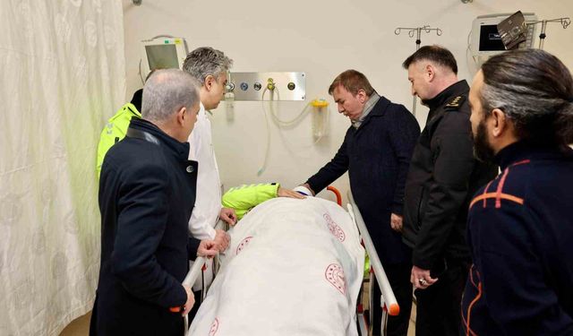 Vali Aydoğdu'dan yaralı polis memurlarına hastane ziyareti