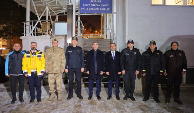 Vali Eldivan yeni yıla görevi başındaki güvenlik güçleriyle girdi