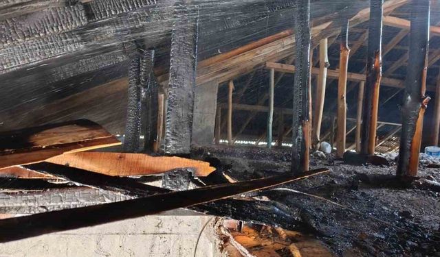 Van'da çatı yangını