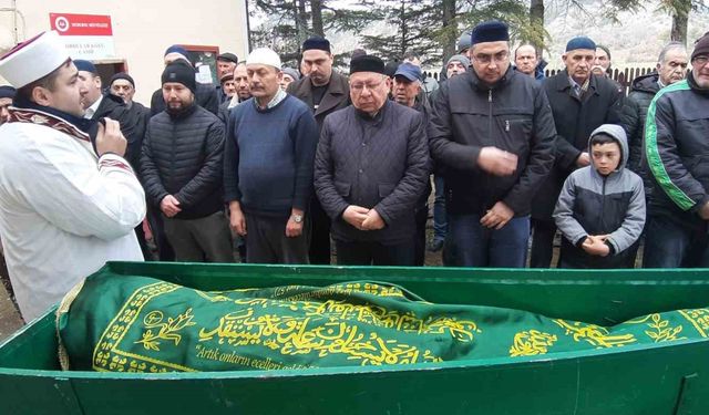 Yanan evinin önünde kedisine sarıldığı fotoğrafla tanınan Ali Meşe son yolculuğuna uğurlandı