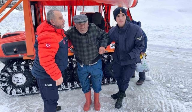 Yayla evinde mahsur kalan vatandaşı AFAD ve jandarma kurtardı