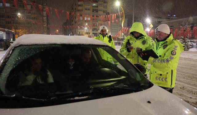 Yeni yılın ilk saatlerinde polis ekiplerinden denetim