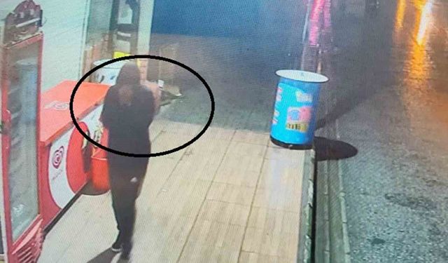 Yüzünü eliyle kapatarak büfeden alkol çalan hırsız yakayı ele verdi