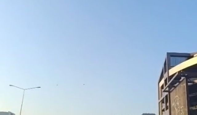 Zincirleme trafik kazası aracın güvenlik kamerasına yansıdı