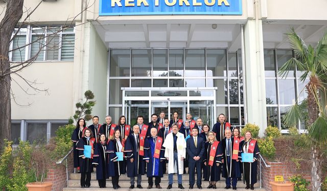 BUÜ’de Profesörlük Belgeleri törenle takdim edildi