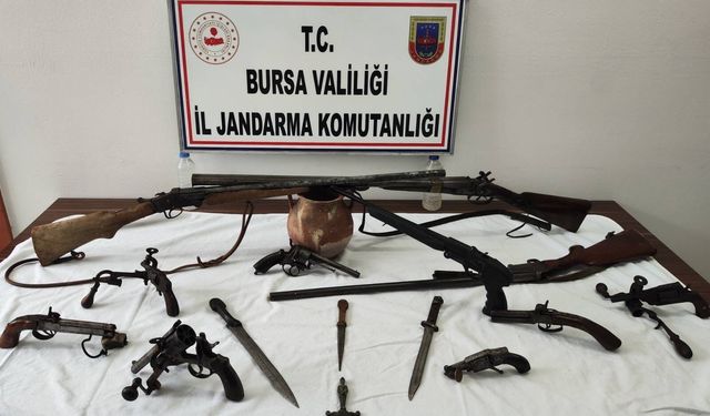 Bursa’da Tarihi Eser Operasyonu: Çok Sayıda Silah ve Obje Ele Geçirildi