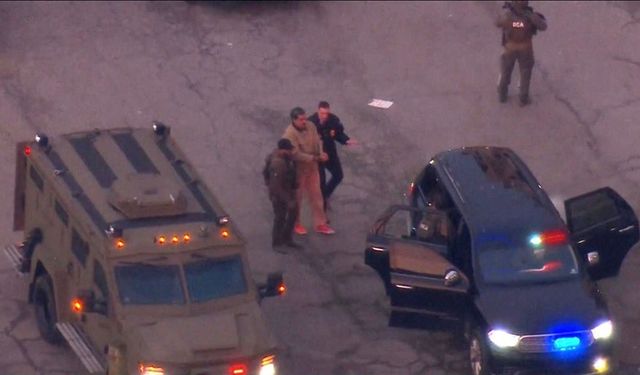 Maduro ve eşi mahkemeye götürülüyor