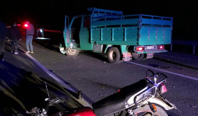 Motosikletle kamyonet çarpıştı: 2 can kaybı!