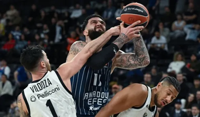 Anadolu Efes, Virtus Bologna'yı 31 sayı farkla devirdi