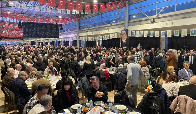 Müsavat Dervişoğlu Bursa’da gaziler ve şehit aileleriyle aynı sofrada