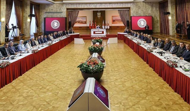 Süreç komisyonu nihai raporu oy çokluğu ile kabul etti