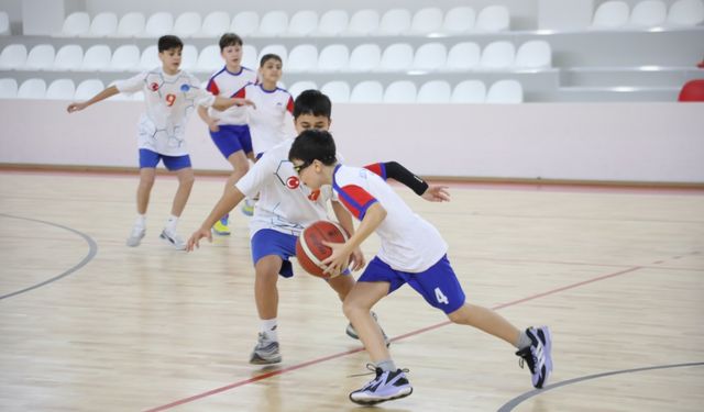 İnegöl’de Spor Festivali basketbol müsabakalarıyla start aldı