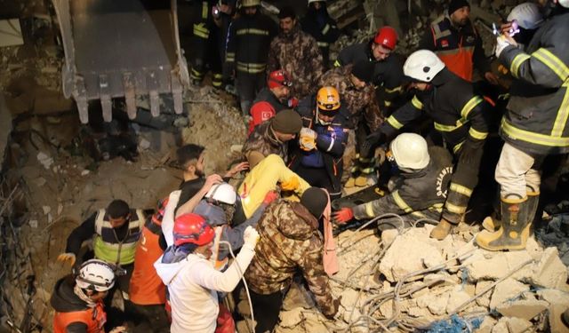 Asrın felaketinde idrarını içerek hayatta kaldı