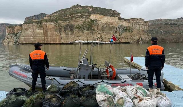 Ağ ile avlanma yasağına uymayan şahıslar jandarmaya yakalandı