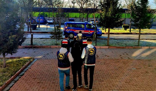 Aksaray'da aranan 2 şahıs JASAT'ın operasyonuyla yakalandı