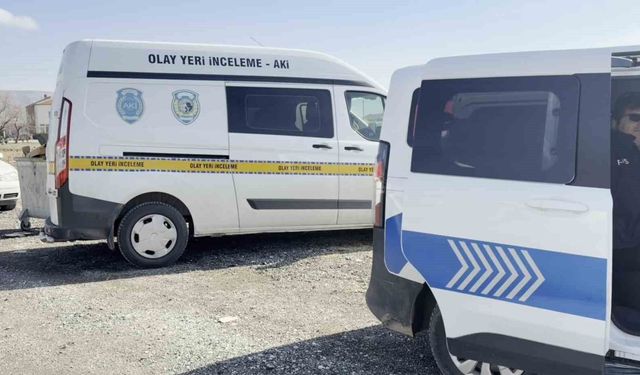 Aksaray'da çatıdan düşen işçi ağır yaralandı