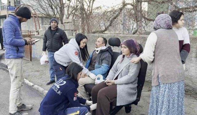 Aksaray'da kamyonet ile hafif ticari araç çarpıştı: 3 yaralı