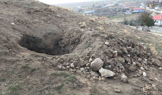 Aksaray'da tarihi höyükte kaçak kazı köylüleri tedirgin ediyor