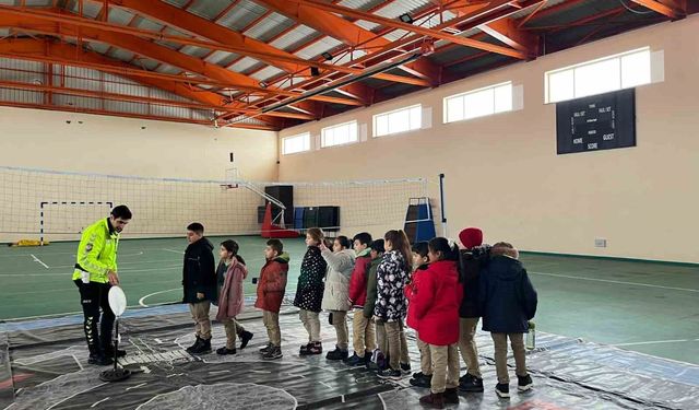 Arpaçay'da öğrencilere temel trafik eğitimi verildi