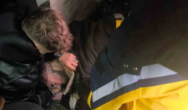 Asansör boşluğuna düşerek yaralanan kişiyi itfaiye kurtardı