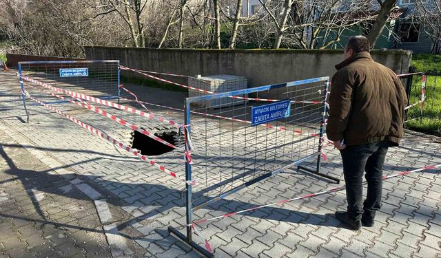 Ayvacık'ta yol çöktü