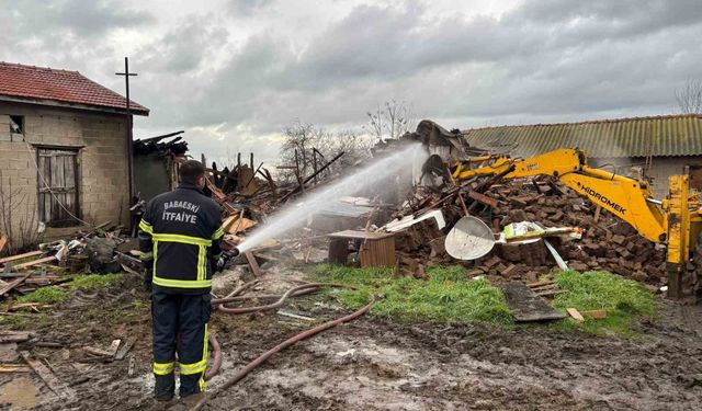 Babaeski'de kerpiç ev yangını söndürüldü