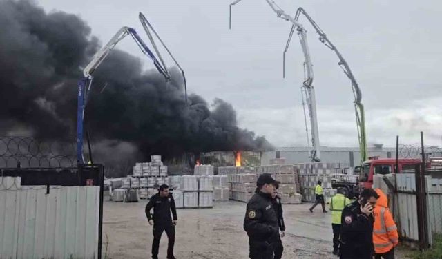Balıkesir'de yapı market deposunda yangın