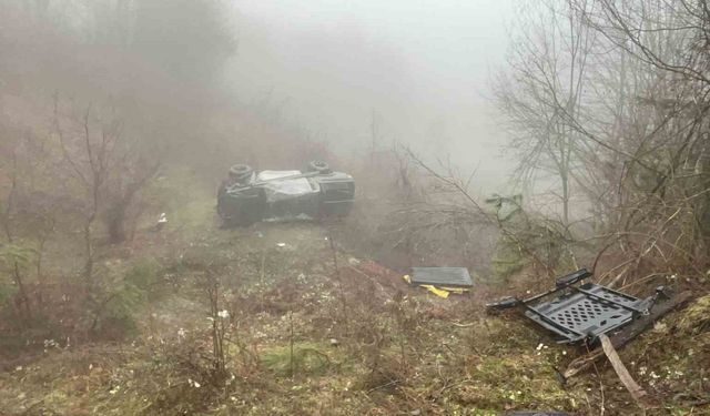 Bartın'da siste yoldan çıkan araç takla attı: 4 yaralı