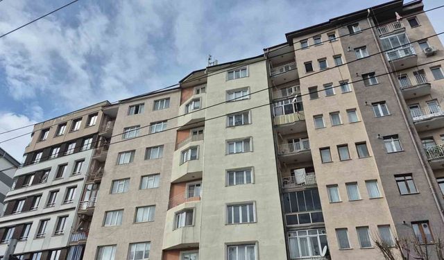 Baz istasyonuna bakım yaparken çatıdan düşen işçi ağır yaralandı