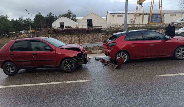 Bilecik'te zincirleme trafik kazası; 4 yaralı