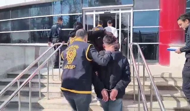 Bir kişinin ağır yaralandığı bıçaklı saldırıda 3 şahıs gözaltına alındı