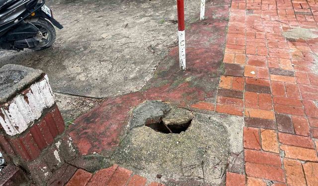 Buldan'da ATM önündeki çukur tehlike saçıyor