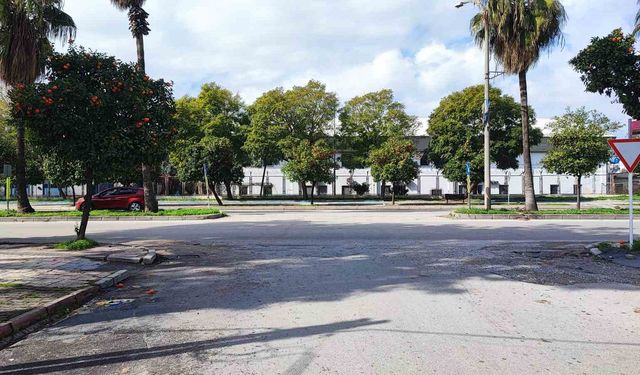 Bulvarda sürekli kaza olmasına esnaf isyan etti