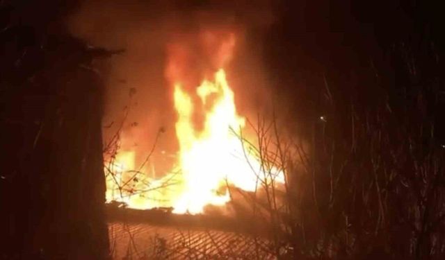 Bursa'da 2 katlı ev alevlere teslim oldu