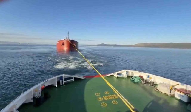Çanakkale Boğazı'nda dökme yük gemisi makine arızası yaptı