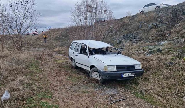 Çorum'da Tofaş şarampole uçtu: 3 yaralı