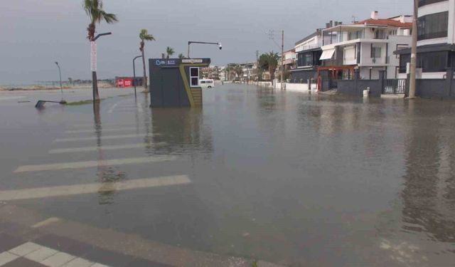 Deniz kabardı yollar göle döndü