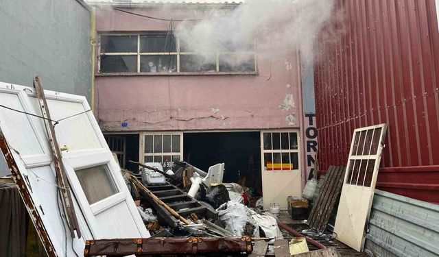 Gediz'de torna atölyesinda yangın