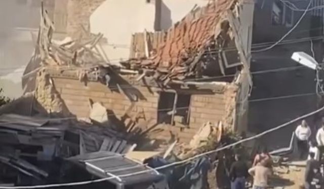 Gemlik'te metruk bina çöktü