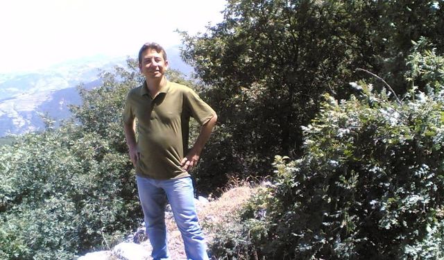 Halı sahada kalp krizi geçiren öğretmen hayatını kaybetti