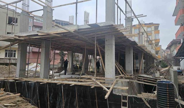 İnşaattan düşen işçi yaralandı