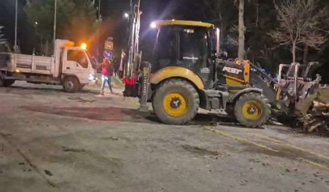 Isparta'da şiddetli fırtına cami külahını yerinden söktü