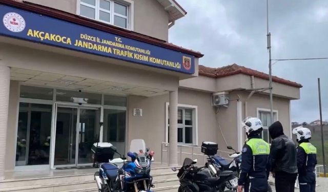 Jandarma çevirmesinden kaçtığı anları sosyal medyada paylaştı, kısa sürede yakalandı