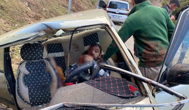 Kahramanmaraş'ta kopan kaya parçası otomobile isabet etti: 2'si ağır 4 yaralı